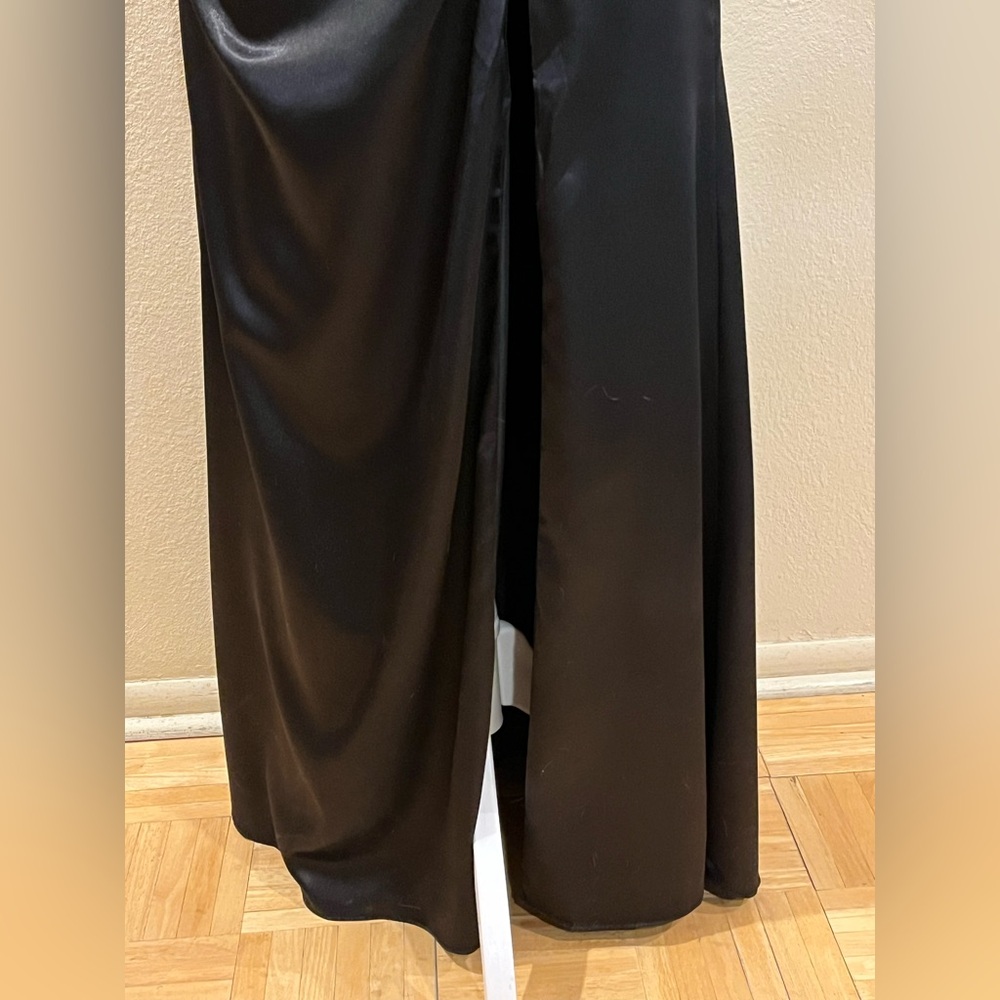 Prom/ Bridesmaid/ Evening dress w/ side ruching & a slit. Black satin. Padded. M - Picture 4 of 12